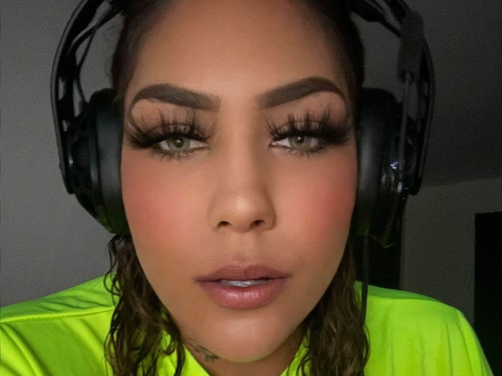 SnookieEmber></p>

       
    </div>
    </div>
</div>
<div class=